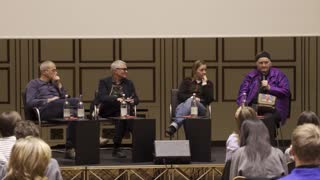 Miniaturansicht - In Zukunft schreiben: Panel "As soon as the invented language enters us something else will vibrate in our skin"